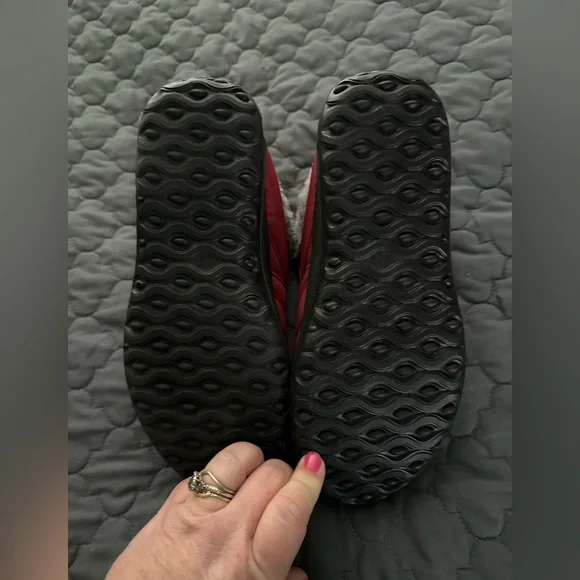 NWOT Faux fur lined ankle booties by BJ - Picture 3 of 5